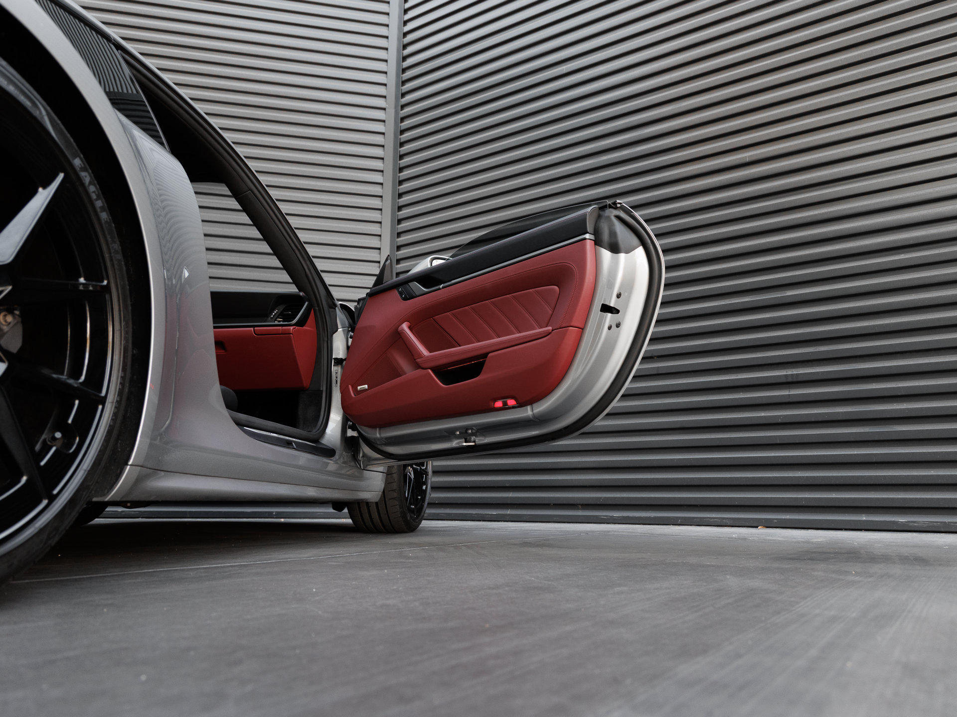 Certified 2025 Porsche 911 Carrera RWD image 33