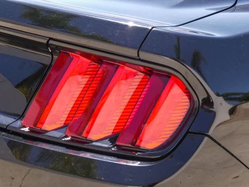 Used 2016 Ford Mustang Coupe RWD image 10