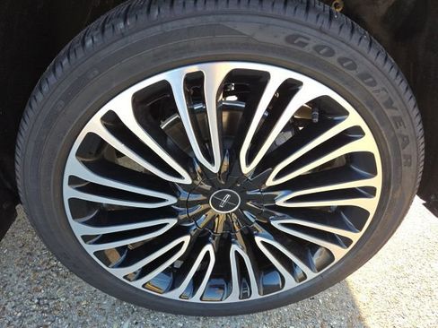 Used 2023 Lincoln Aviator Black Label AWD/4WD image 13