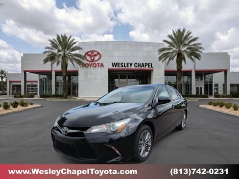 Used 2017 Toyota Camry SE FWD image 1