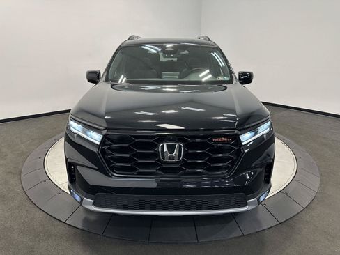 Certified 2025 Honda Pilot TrailSport image 3