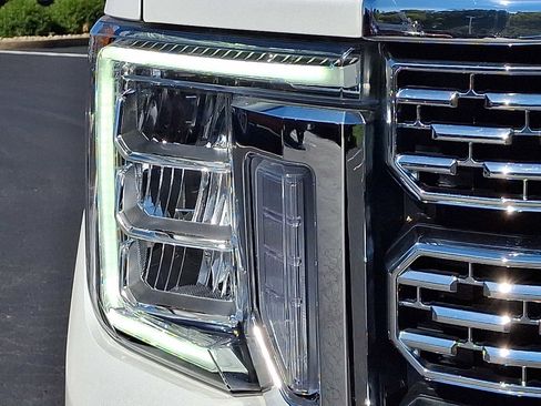 Used 2022 GMC Sierra 2500 Denali w/ Denali Ultimate Package image 9