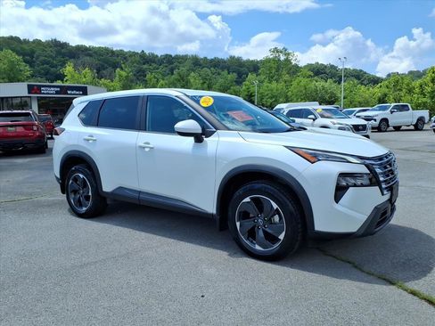 Certified 2024 Nissan Rogue SV AWD/4WD image 13