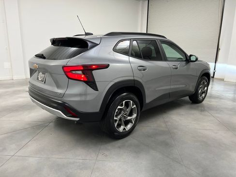 Used 2025 Chevrolet Trax LT image 7