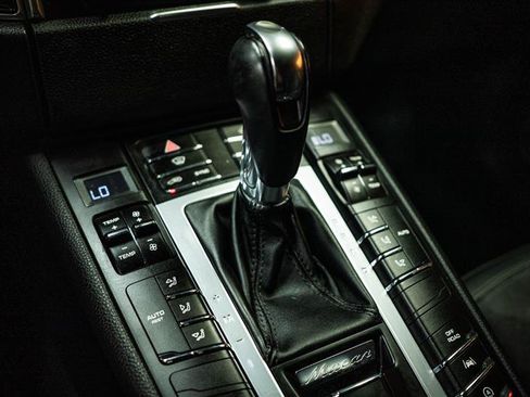 Used 2018 Porsche Macan AWD/4WD image 20