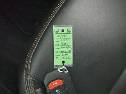 Used 2022 Jeep Wrangler Unlimited Sahara image 33