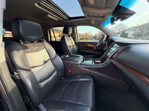 Used 2019 Cadillac Escalade Luxury RWD image 10
