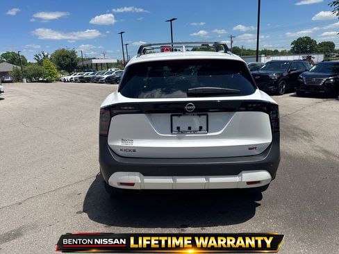 Used 2025 Nissan Kicks SR FWD image 7