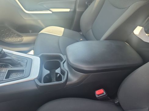 Used 2019 Toyota RAV4 LE FWD image 23