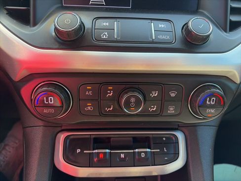 Used 2020 GMC Acadia SLE FWD image 16