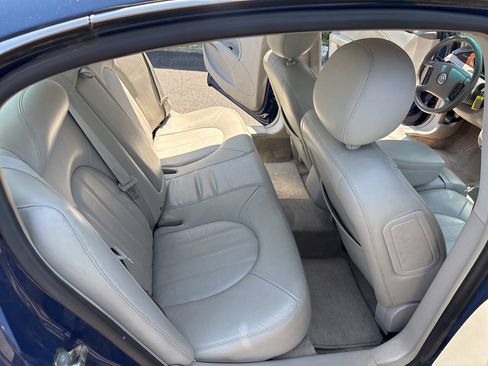 Used 2009 Buick Lucerne CXL FWD image 18