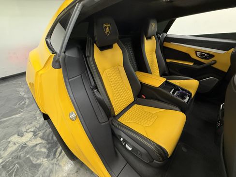 Used 2019 Lamborghini Urus AWD/4WD image 31