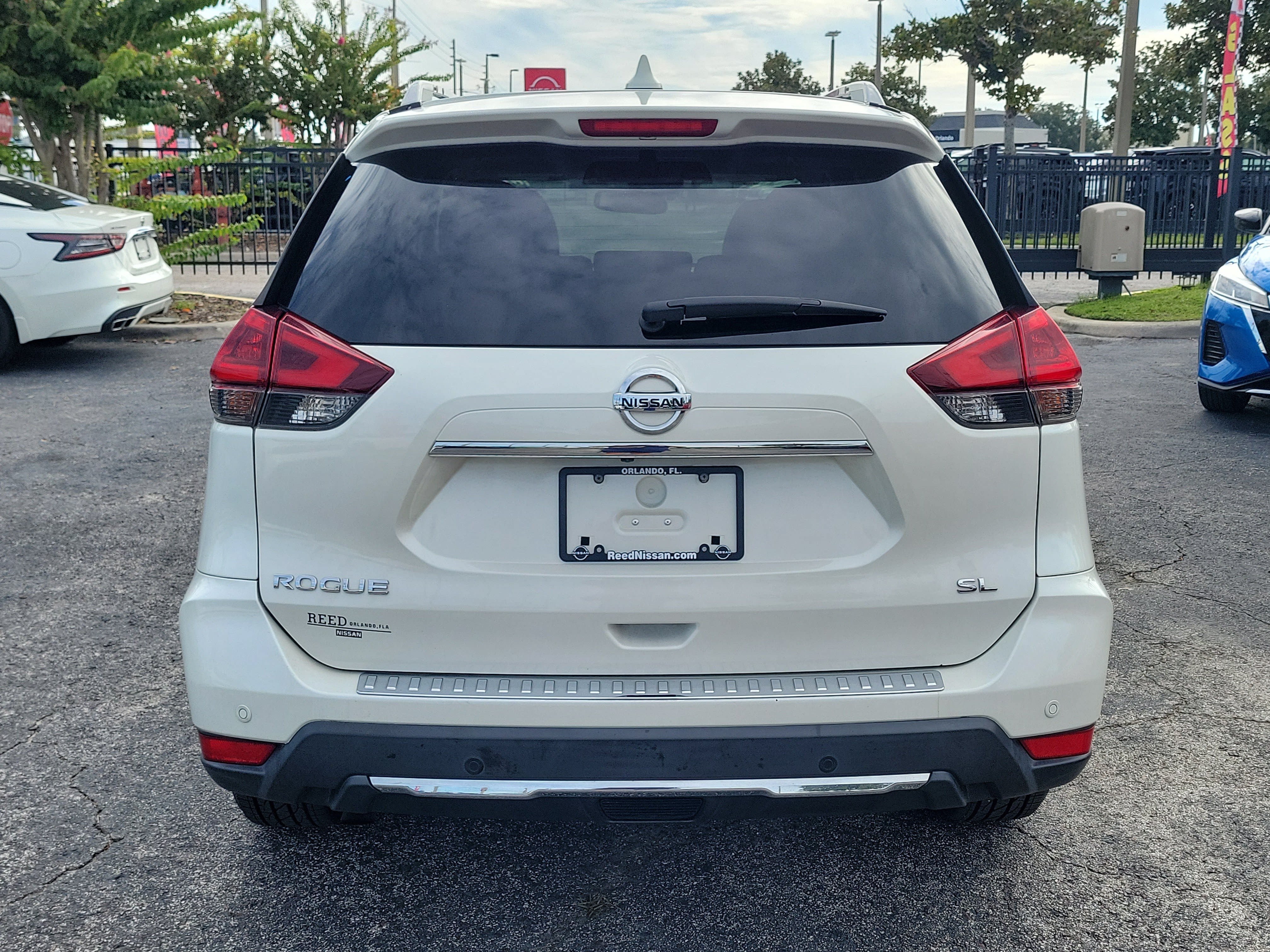 Used 2019 Nissan Rogue SL w/ Premium Package FWD image 3