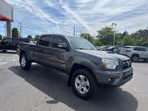 Used 2015 Toyota Tacoma 4x4 Double Cab w/ TRD Sport Package image 10