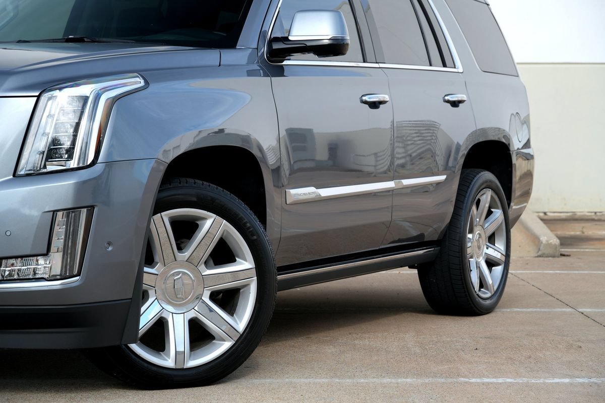 Used 2019 Cadillac Escalade Premium Luxury AWD/4WD image 23