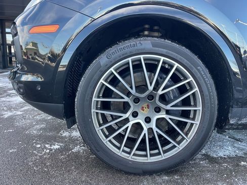 Certified 2023 Porsche Cayenne Platinum Edition image 13
