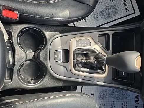 Used 2015 Jeep Cherokee Limited image 36