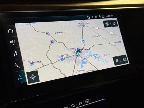 Used 2022 Audi e-tron Premium image 27