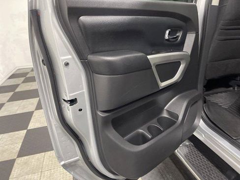 Used 2018 Nissan Titan SV w/ SV Convenience Package AWD/4WD image 11