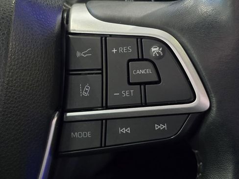 Used 2023 Toyota Highlander LE image 11