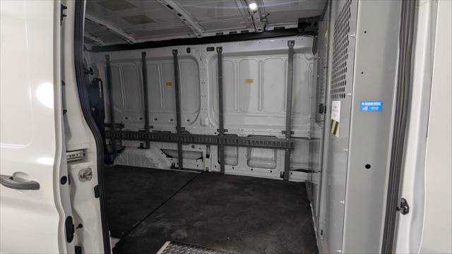Used 2023 Ford E-Transit Medium Roof RWD image 17