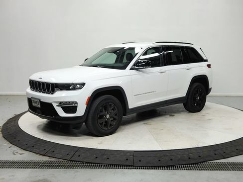 Used 2023 Jeep Grand Cherokee Limited AWD/4WD image 4