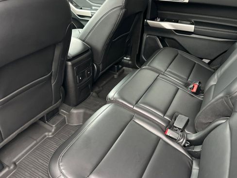 Used 2023 Ford Explorer XLT w/ Equipment Group 202A image 10