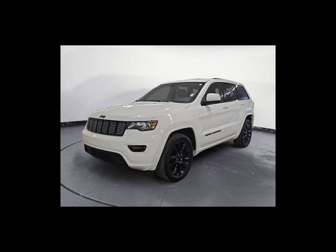 Used 2018 Jeep Grand Cherokee Altitude image 2