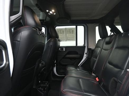 Used 2019 Jeep Wrangler Unlimited Sahara AWD/4WD image 11