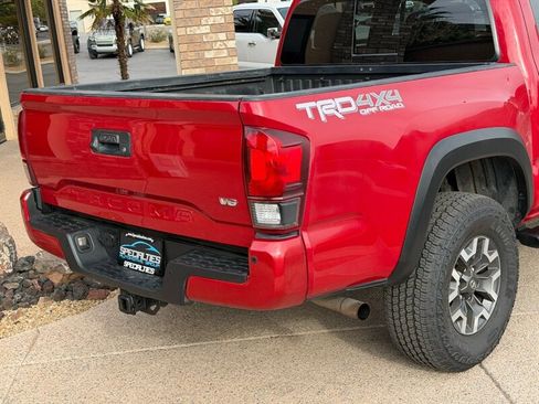 Used 2019 Toyota Tacoma TRD Off-Road image 16