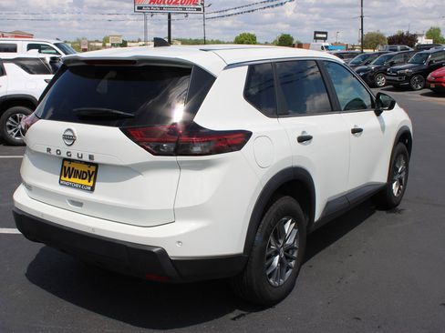 Used 2024 Nissan Rogue S FWD image 9