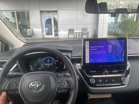 Used 2025 Toyota Corolla XLE FWD image 7