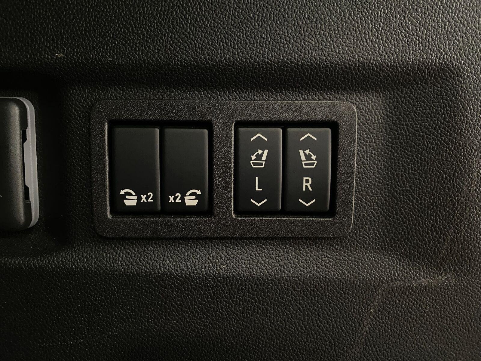 Used 2024 GMC Yukon AT4 w/ Technology Package AWD/4WD image 7