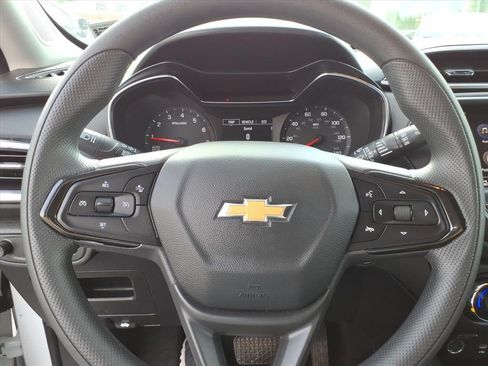 Used 2023 Chevrolet TrailBlazer LT FWD image 17
