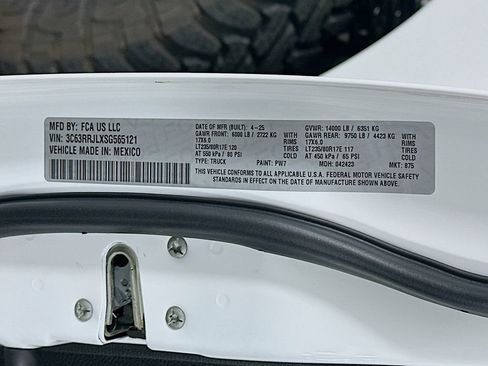Used 2025 RAM 3500 Laramie AWD/4WD image 37