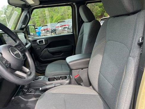 Used 2025 Jeep Gladiator Sport AWD/4WD image 8