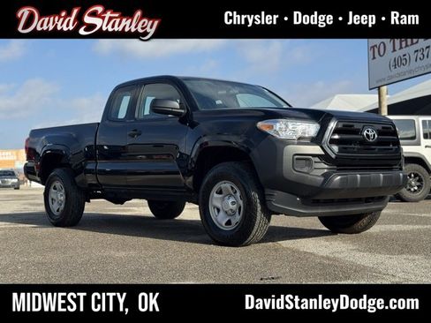 Used 2017 Toyota Tacoma SR image 1