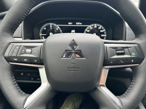New 2025 Mitsubishi Outlander SEL image 23