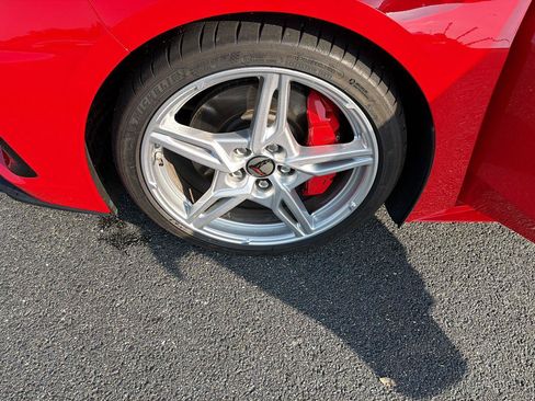 Used 2022 Chevrolet Corvette Stingray Preferred Cpe w/ Z51 Performance Package RWD image 37