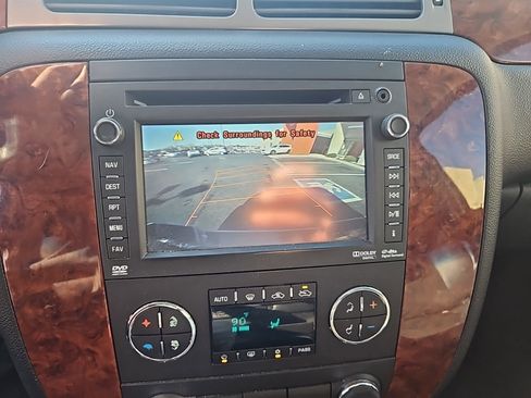 Used 2013 Chevrolet Avalanche LTZ image 29