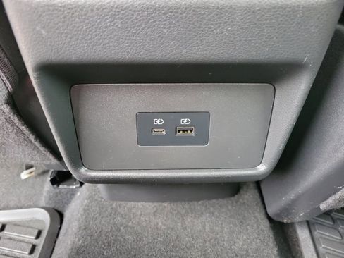 Used 2023 Nissan Rogue SV image 11