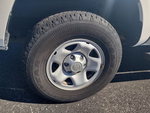 Used 2021 Toyota Tacoma SR w/ SR Convenience Package image 9