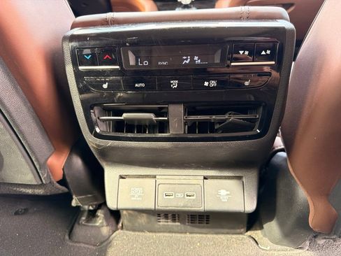 Used 2023 Acura MDX SH-AWD w/ Advance Package image 11