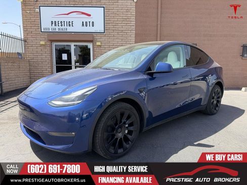 Used 2024 Tesla Model Y Long Range AWD/4WD image 1