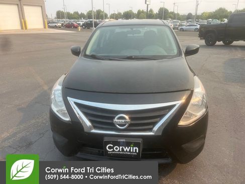 Used 2019 Nissan Versa SV FWD image 5