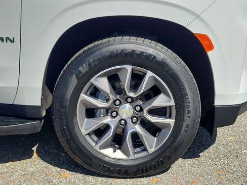 Certified 2022 Chevrolet Suburban LT w/ Luxury Package image 6