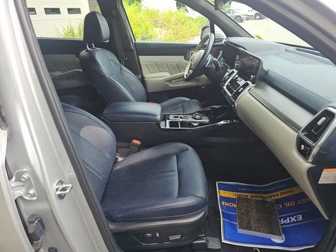 Used 2022 Kia Sorento SX Prestige w/ Panoramic Sunroof Package AWD/4WD image 12