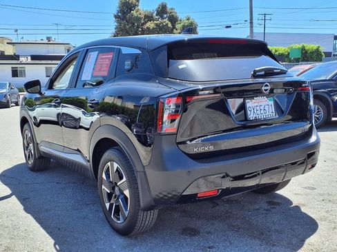 Certified 2025 Nissan Kicks SV AWD/4WD image 3
