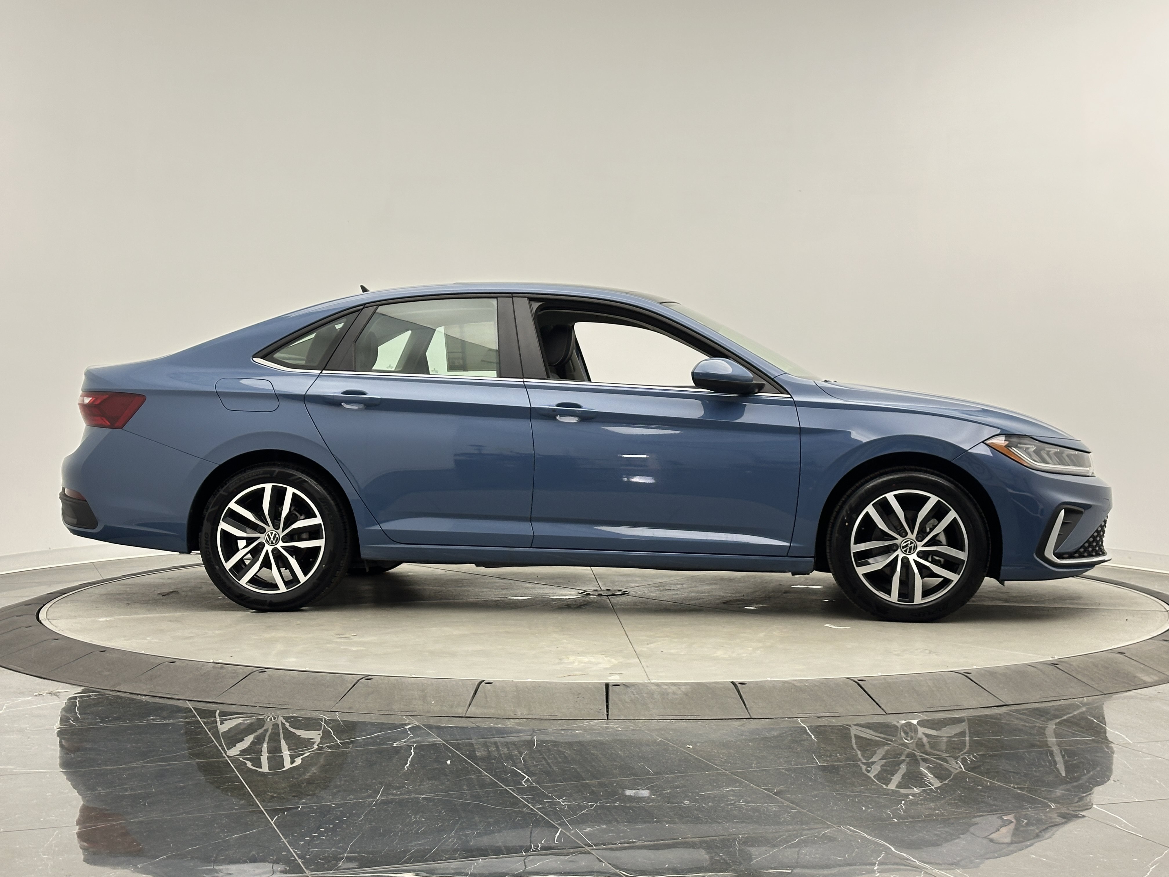 Used 2026 Volkswagen Jetta SE FWD image 8