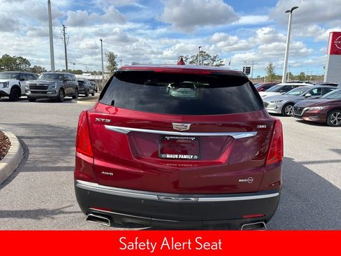Used 2017 Cadillac XT5 Luxury w/ Driver Awareness Package image 7